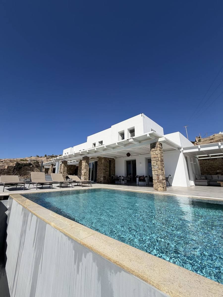 The private retreat villa and infinity pool